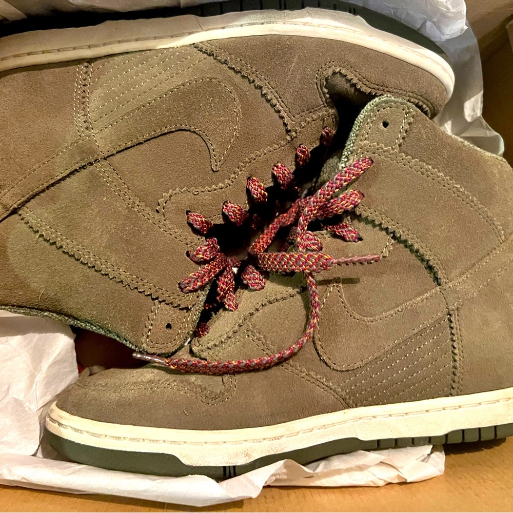 Nike 
Dunk Shy Hi
Olive